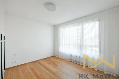 Schlafzimmer; holzboden, tageslicht, renoviert