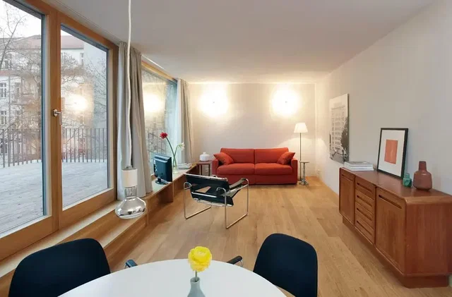 Wohnzimmer; blick, holzboden, tageslicht, moderner stil