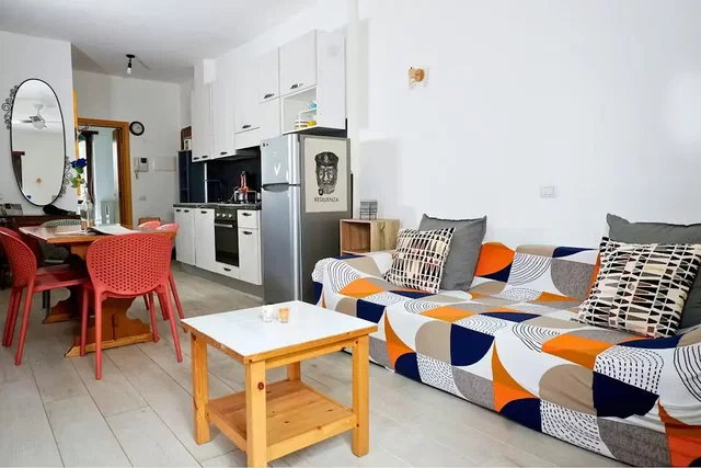 Хол; гледка, естествена светлина