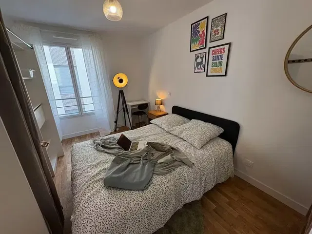 Schlafzimmer; tageslicht, holzboden, moderner stil