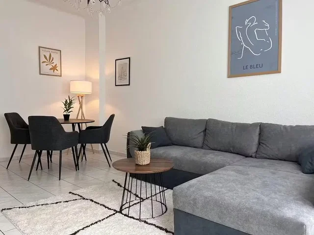 Wohnzimmer; moderner stil, fliesenboden, tageslicht