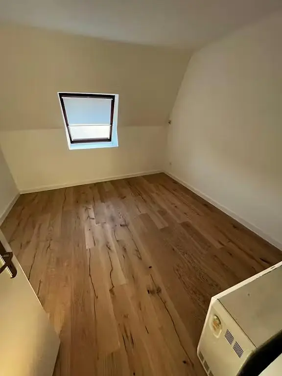 Kinderzimmer; holzboden, tageslicht