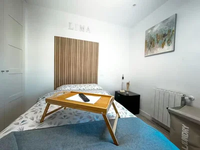 Yatak odası; doğal ışık, modern stil