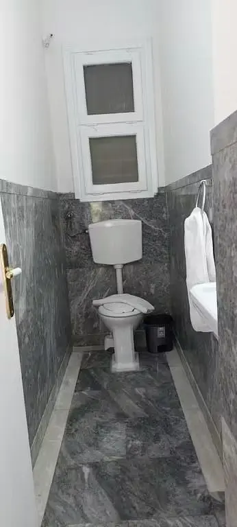 Toalet; pločice