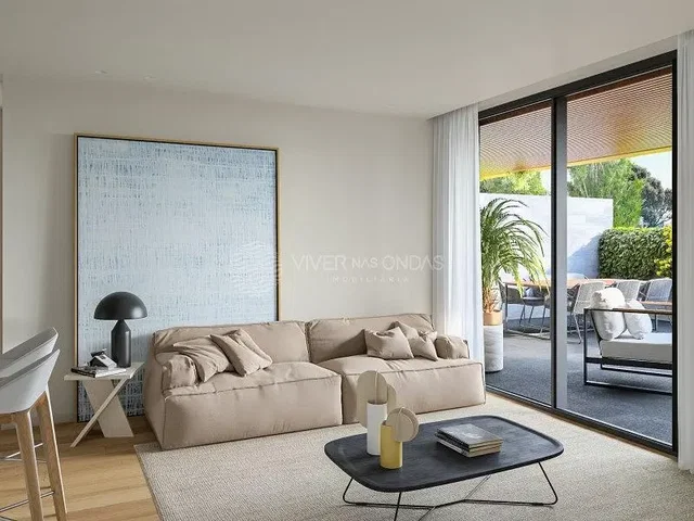 Wohnzimmer; tageslicht, moderner stil, holzboden