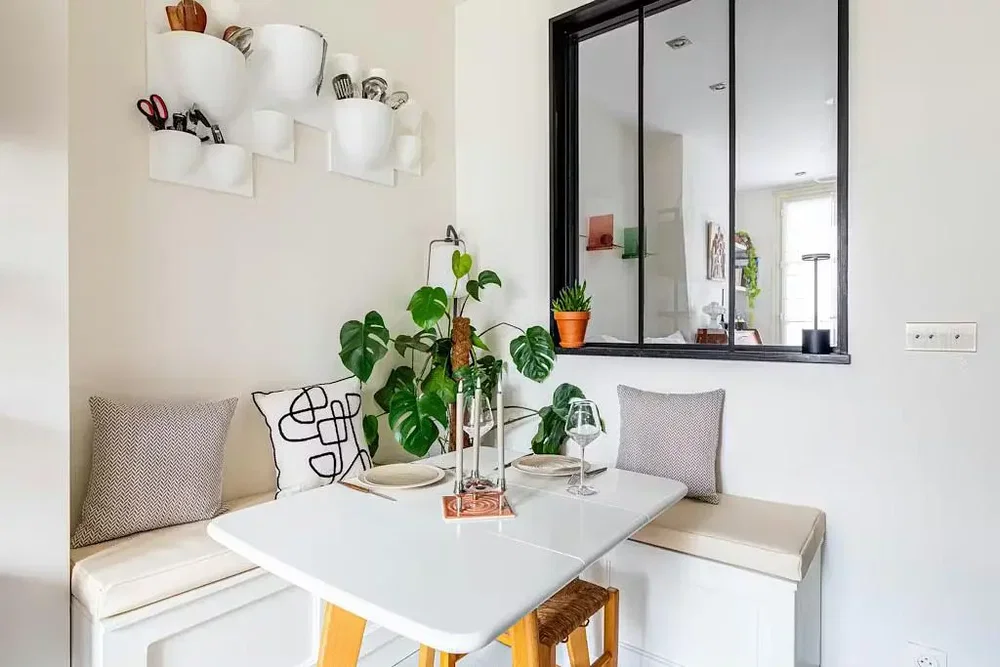 Salle à manger; style moderne, lumière naturelle