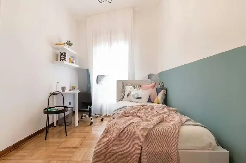 Schlafzimmer; tageslicht, holzboden, moderner stil