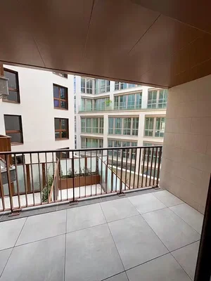 Balkon; fayans zemin, manzara