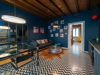 Wohnzimmer; moderner stil, holzbalken, tageslicht