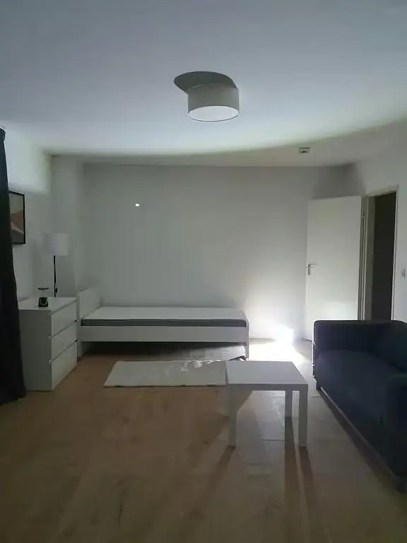 Wohnzimmer; tageslicht, fliesenboden