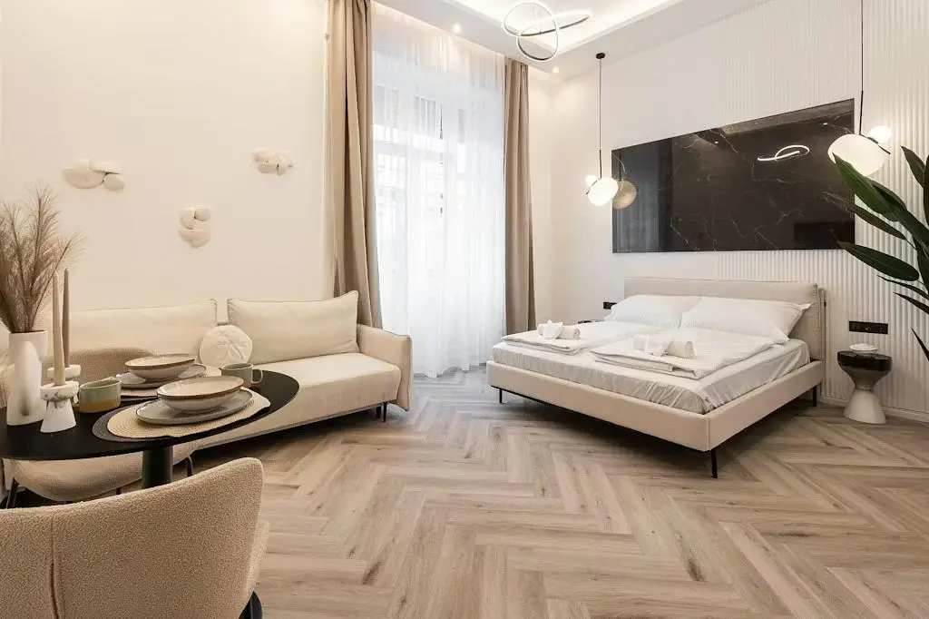 Schlafzimmer; moderner stil, holzboden, tageslicht