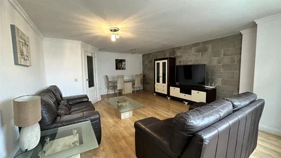 Wohnzimmer; holzboden, tageslicht, moderner stil