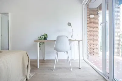 Camera da letto; luce naturale, stile moderno