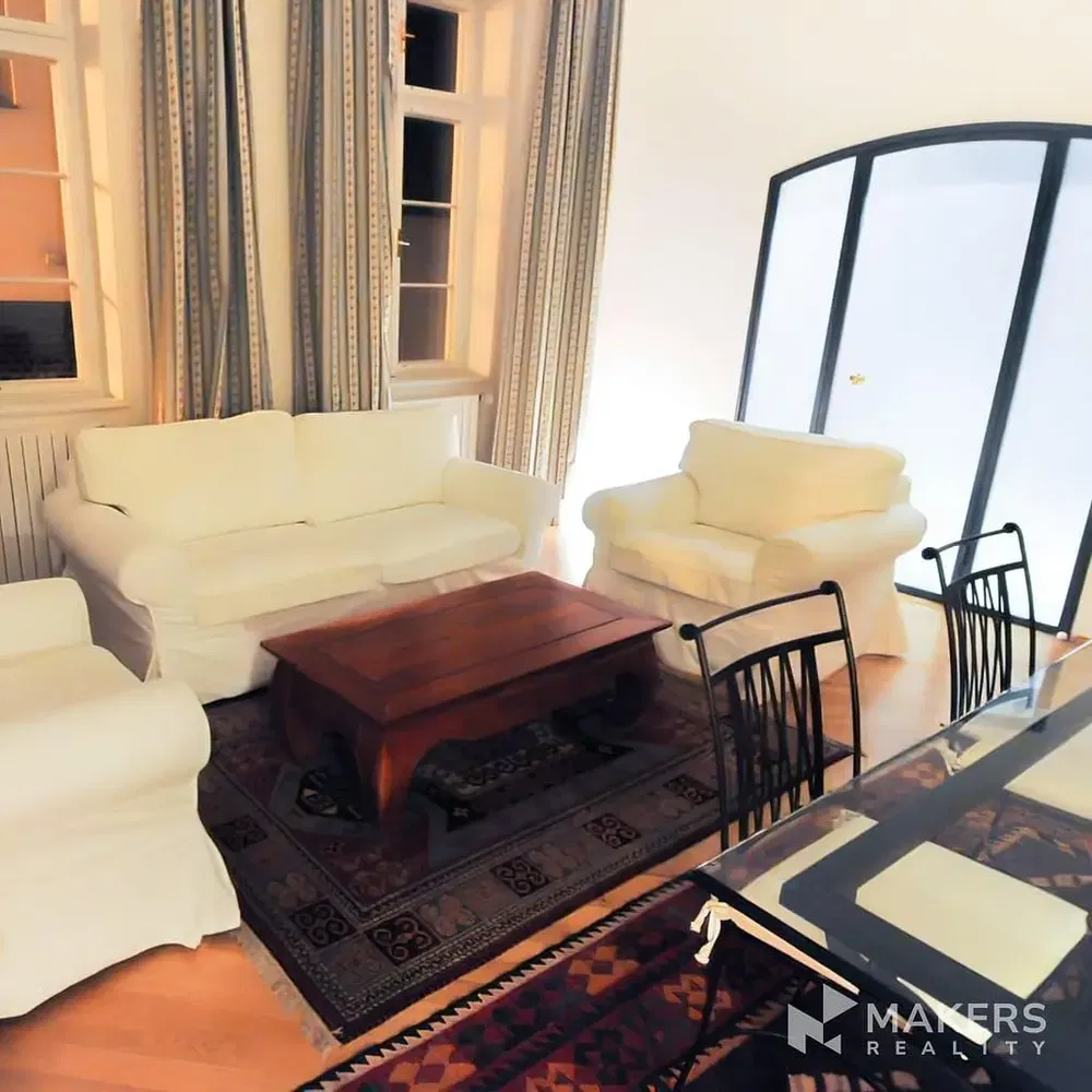 Soggiorno; luce naturale, pavimento in legno, stile moderno