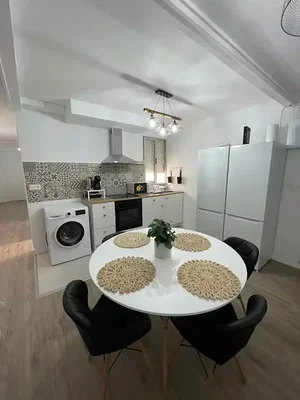Mutfak; mutfak aletleri, doğal ışık, modern stil