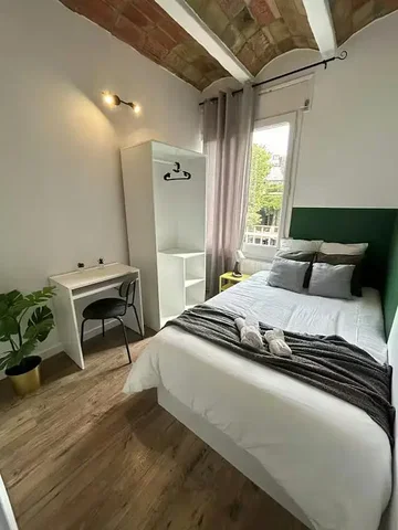Bedroom; natural light, wood floor, modern style