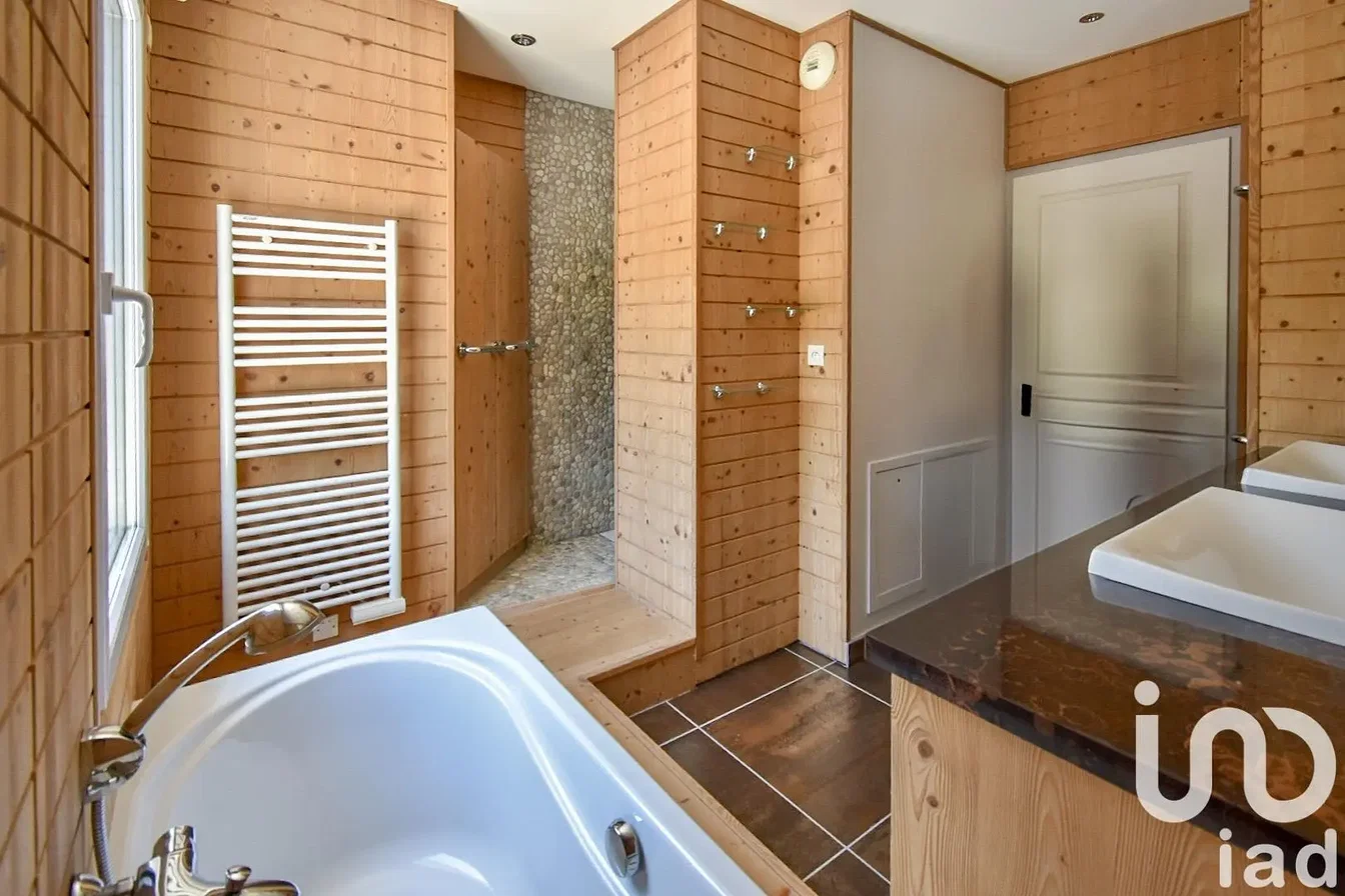 Купатило; плочице, природно светло, реновиран