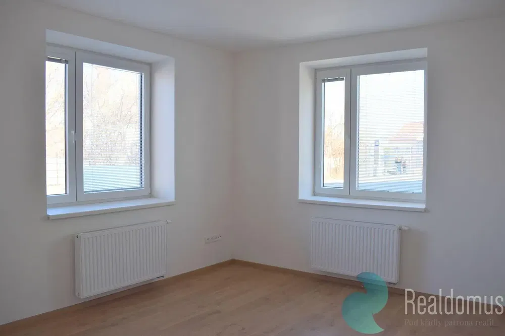 Schlafzimmer; tageslicht, holzboden, renoviert