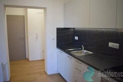 Küche; küchengeräte, holzboden, renoviert, tageslicht