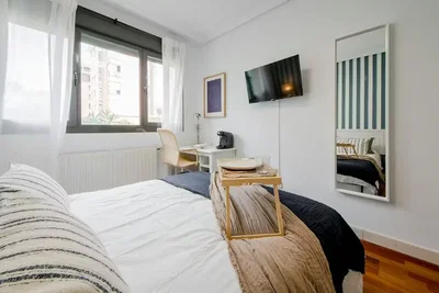 Yatak odası; doğal ışık, modern stil