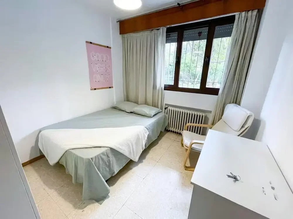 Schlafzimmer; tageslicht, fliesenboden