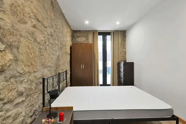 Camera da letto; luce naturale, stile rustico