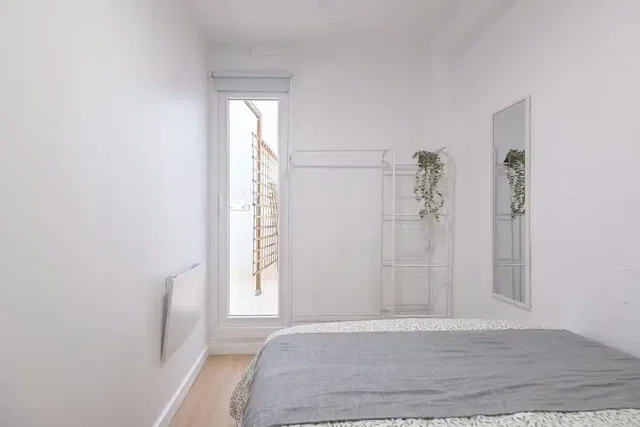 Bedroom; natural light, view
