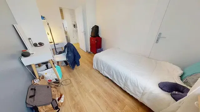 Schlafzimmer; holzboden, tageslicht