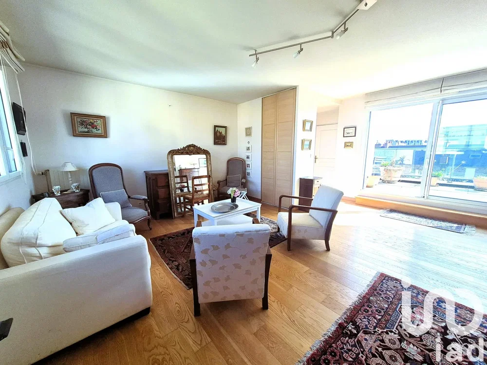 Oturma odası; doğal ışık, modern stil