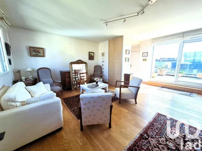 Oturma odası; doğal ışık, modern stil