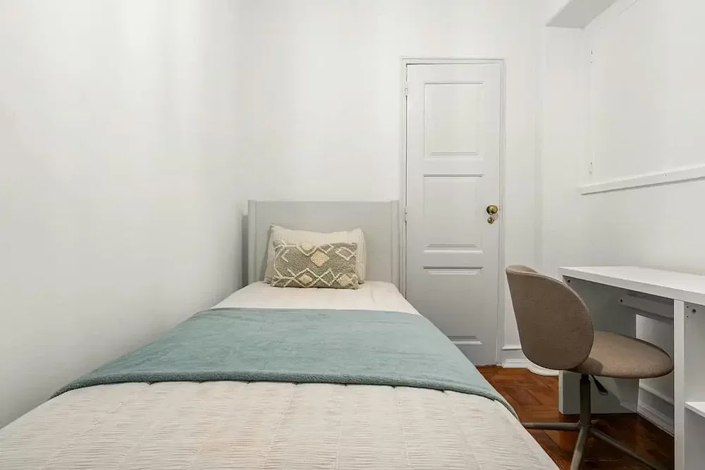 Yatak odası; doğal ışık, modern stil