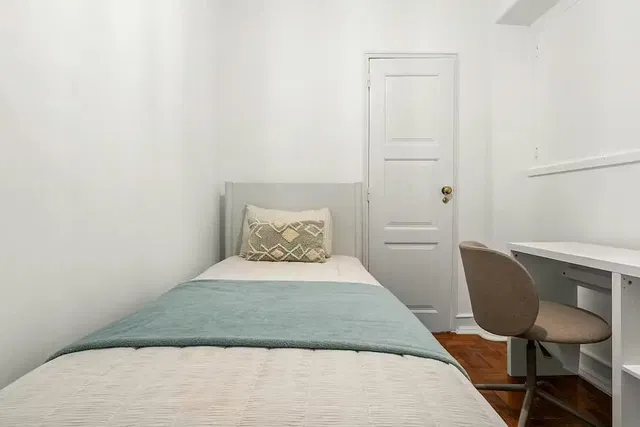 Camera da letto; luce naturale, stile moderno