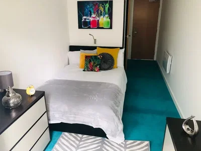 Chambre; style moderne, lumière naturelle