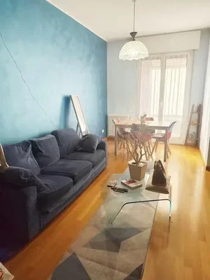 Wohnzimmer; tageslicht, holzboden