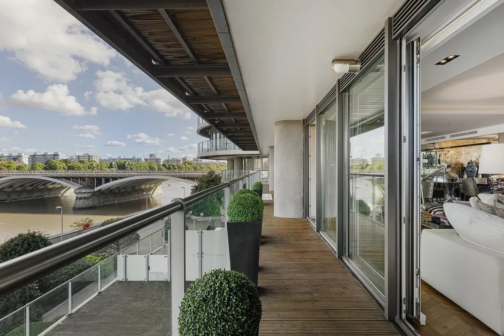 Balkon; manzara, ahşap zemin, doğal ışık