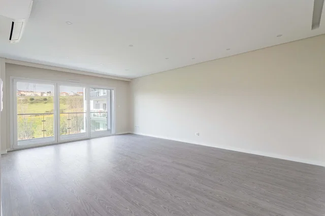 Dnevni boravak; pogled, drveni pod, prirodna svjetlost, renoviran