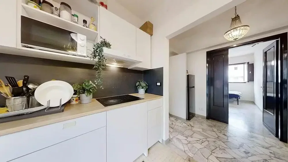 Küche; küchengeräte, tageslicht, moderner stil