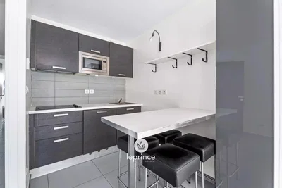 Kuhinja; kuhinjski aparati, pločice, renoviran, moderni stil