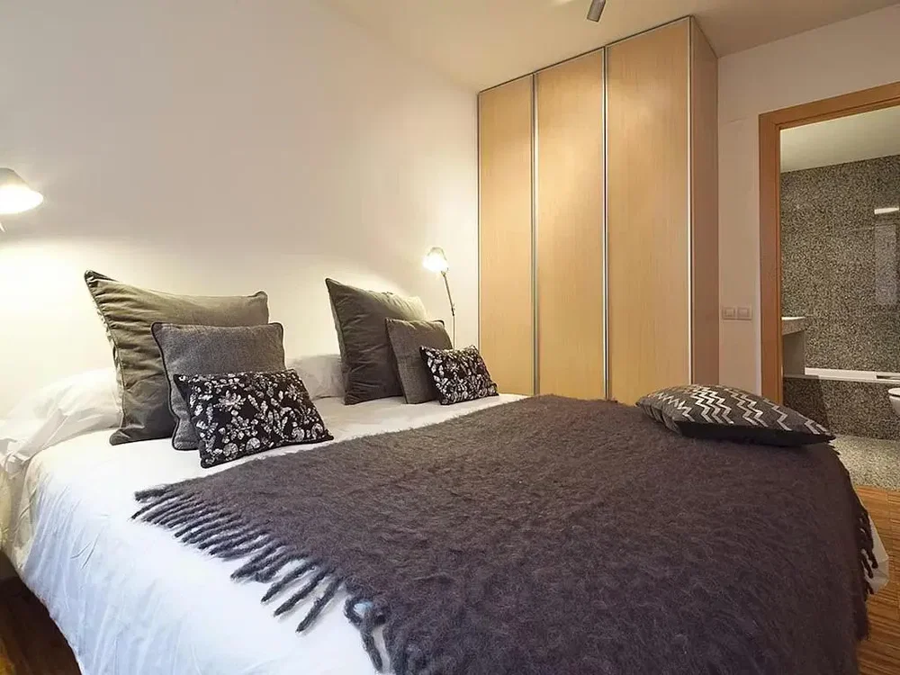 Schlafzimmer; tageslicht, moderner stil