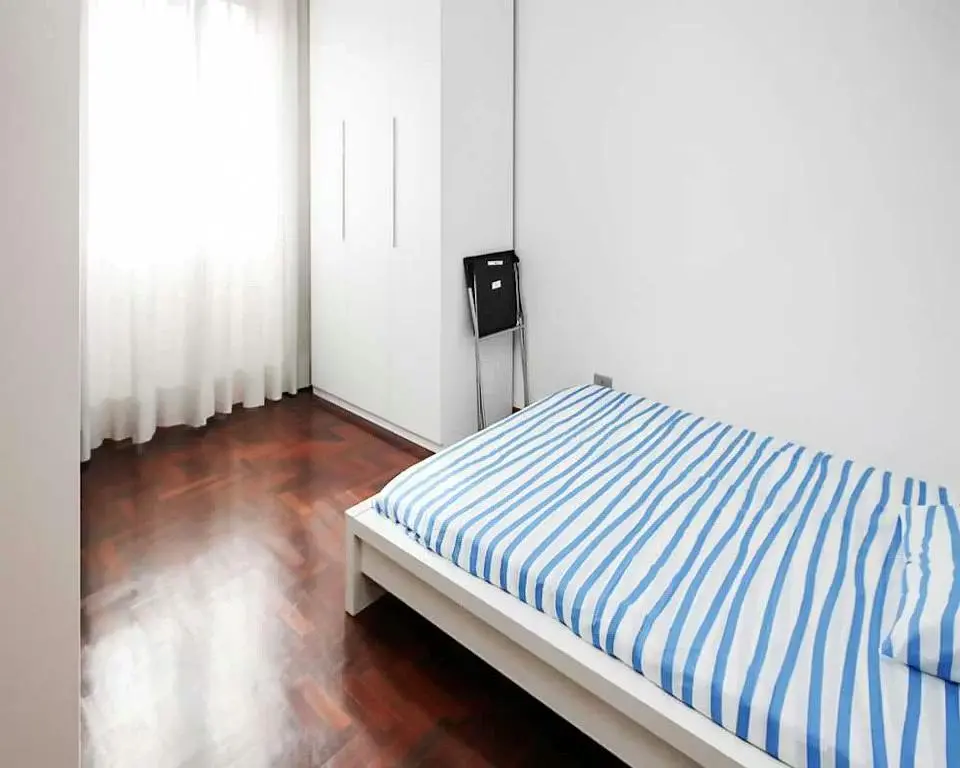 Chambre; parquet, lumière naturelle