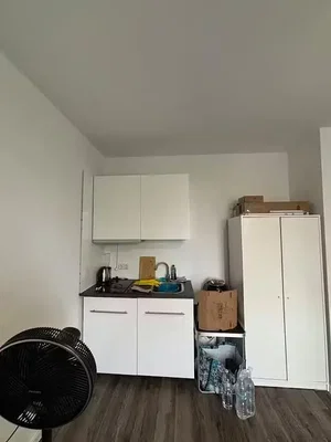 Küche; küchengeräte, fliesenboden