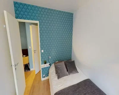 Schlafzimmer; holzboden, tageslicht