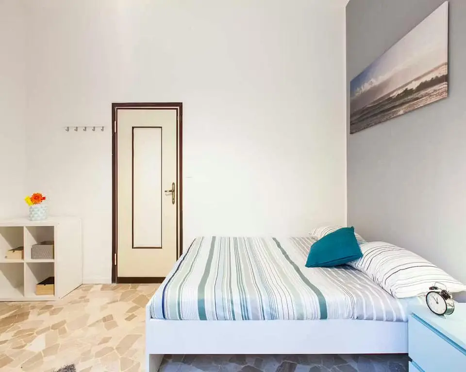 Camera da letto; luce naturale, stile moderno