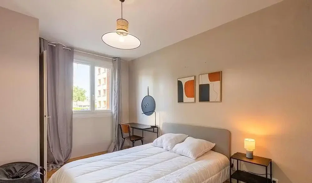 Spavaća soba; prirodno svjetlo, moderni stil