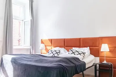 Yatak odası; doğal ışık, modern stil