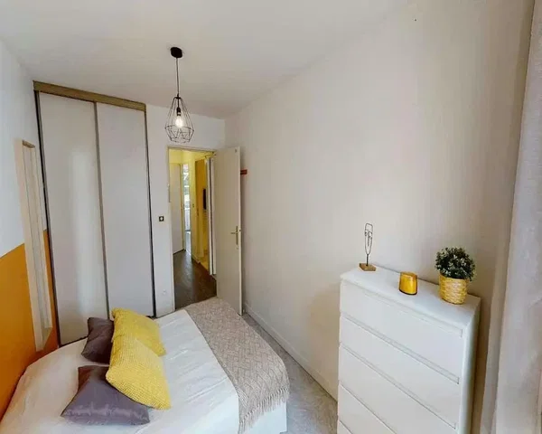 Bedroom; natural light, modern style