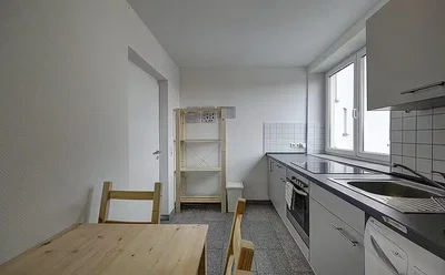 Кухиња; кухињски апарати, плочице, природно светло