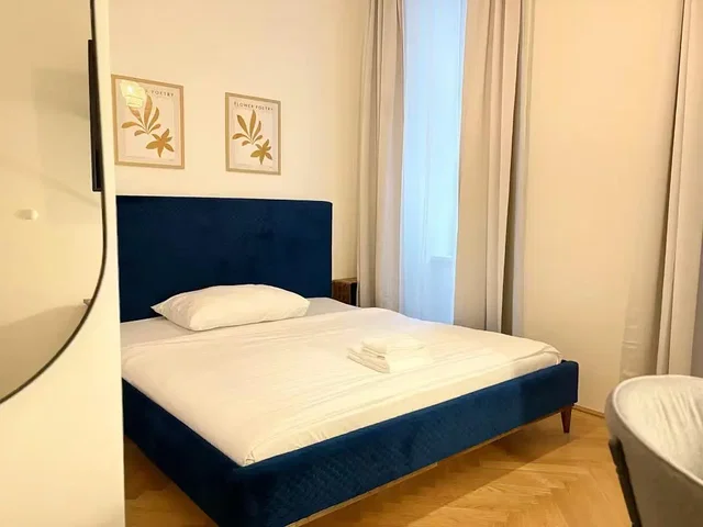 Chambre; parquet, lumière naturelle, style moderne