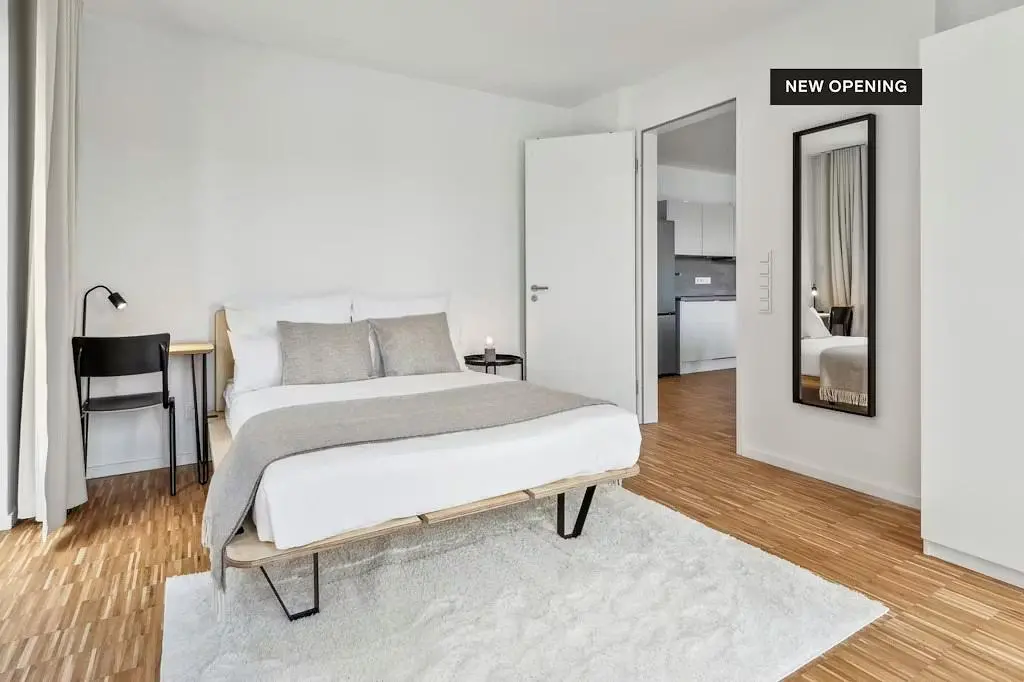 Schlafzimmer; tageslicht, moderner stil, holzboden