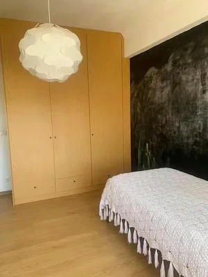Schlafzimmer; holzboden, tageslicht